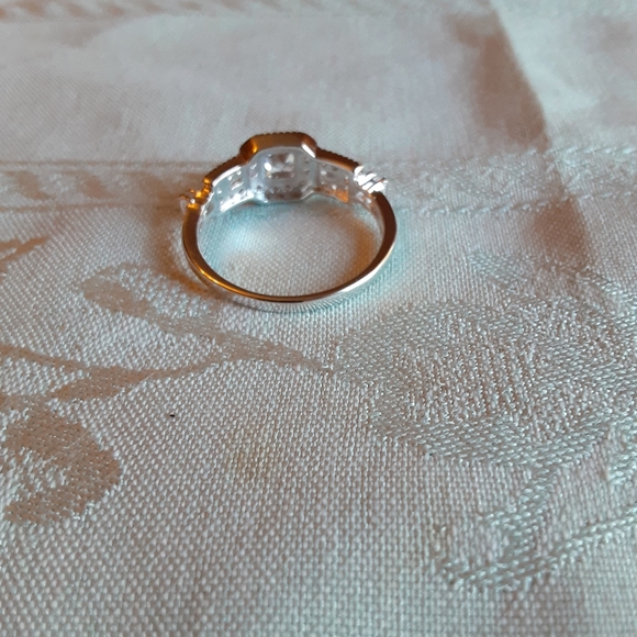 Stunning white topaz silver ring size 12. - Picture 7 of 7